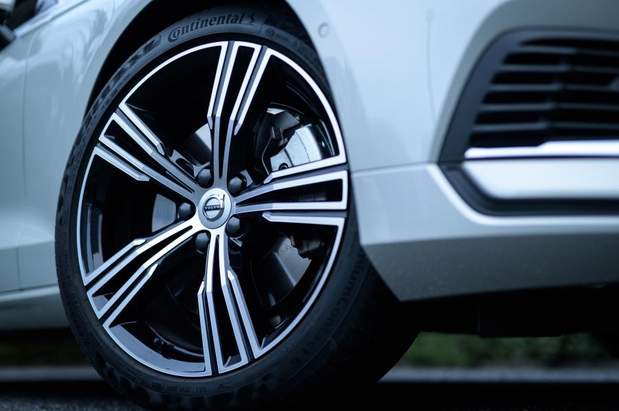 Колеса Volvo S60 T6 Inscription 2016 года  (JP) (фото 13 из 35)